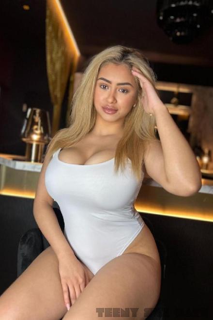 BELLA Geniesse pralle TITTEN... Basel Stadt, Schweiz